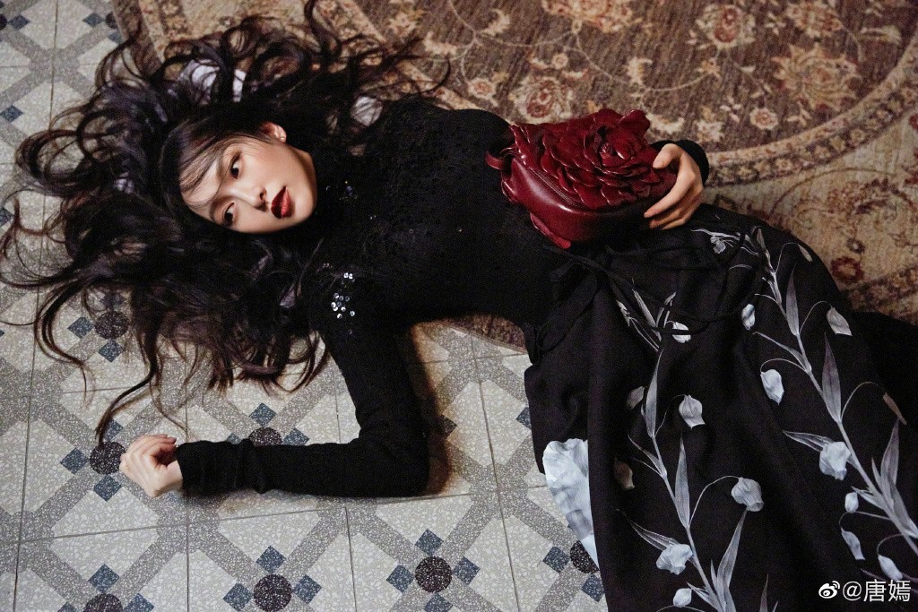 唐嫣超美性感495a6d9ely1gh826wxffjj24992u6u1e.jpg